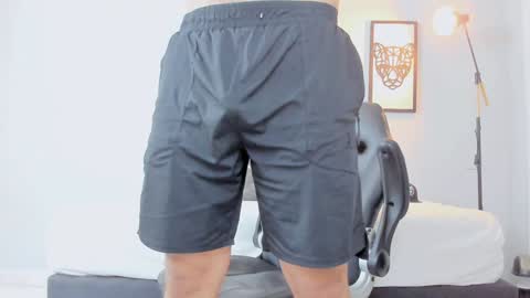 Snapshot of andrewlamar77 chatting on 4, 1, 2025 Andrewlamar21 online show from 4, 1, 2025