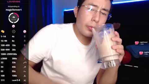 Snapshot of andrewmhilton_ chatting on 18, 2, 2025 andrewmhilton_ online show from 18, 2, 2025