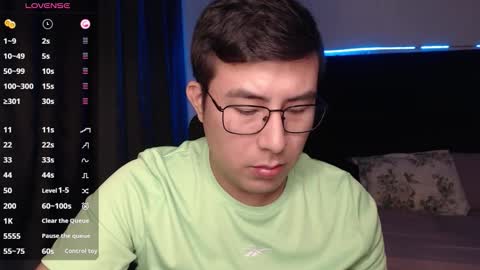 Snapshot of andrewmhilton_ chatting on 14, 11, 2025 andrewmhilton_ online show from 14, 11, 2025