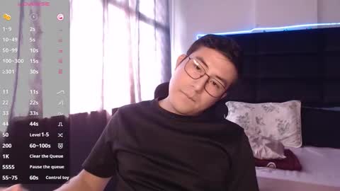 Snapshot of andrewmhilton_ chatting on 17, 11, 2025 andrewmhilton_ online show from 17, 11, 2025