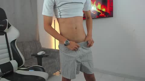 andy_bigcock01 online show from 18, 12, 2024