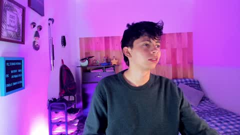 andy_guez_11 online show from 2, 12, 2024