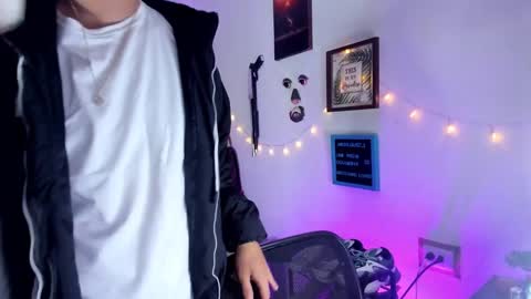 andy_guez_11 online show from 20, 1, 2025