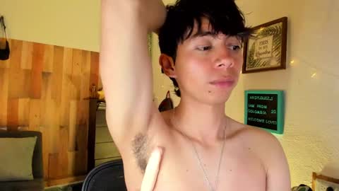andy_guez_11 online show from 25, 1, 2025