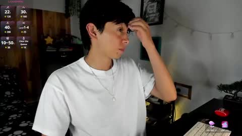 andy_guez_11 online show from 28, 1, 2025