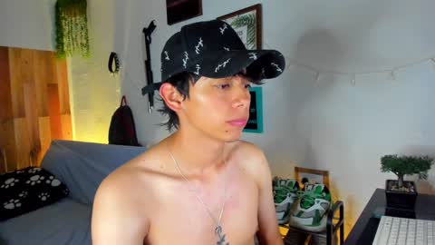 andy_guez_11 online show from 3, 2, 2025
