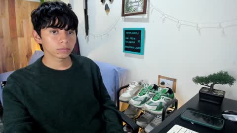 andy_guez_11 online show from 4, 2, 2025