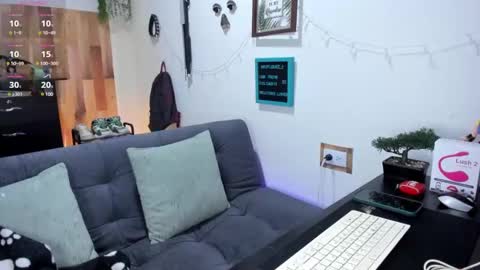 andy_guez_11 online show from 8, 2, 2025