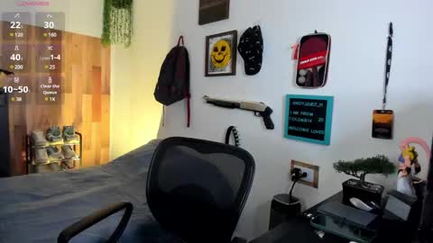 andy_guez_11 online show from 14, 2, 2025