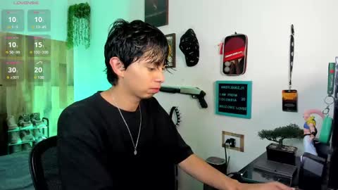 andy_guez_11 online show from 17, 2, 2025