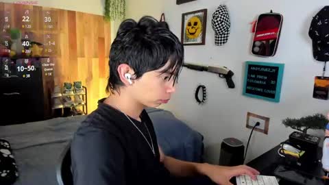andy_guez_11 online show from 25, 2, 2025