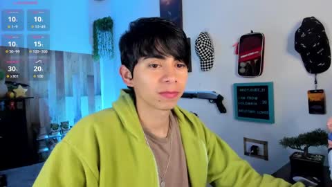 andy_guez_11 online show from 28, 2, 2025