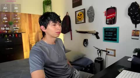 andy_guez_11 online show from 5, 3, 2025