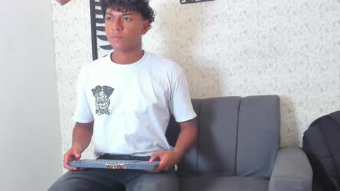 andy_jones7 online show from 25, 9, 2025