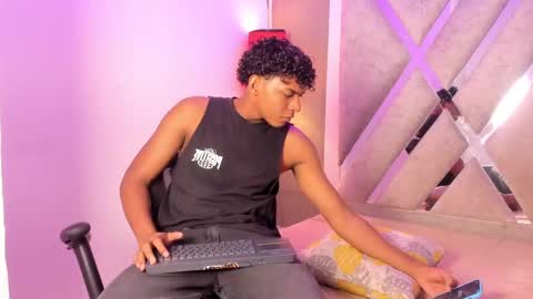andy_jones7 online show from 1, 10, 2025
