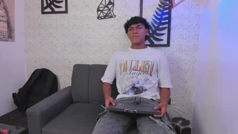 andy_jones7 online show from 3, 10, 2025