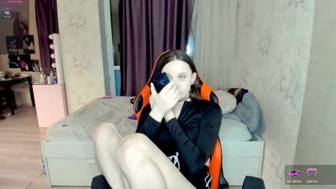 Snapshot of angel_doll585 chatting on 22, 11, 2025 Fallen Angel online show from 22, 11, 2025