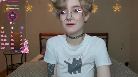 Snapshot of angel_julles chatting on 6, 11, 2025 Angel Dust online show from 6, 11, 2025