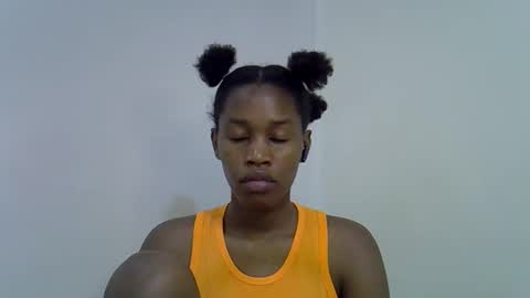 Snapshot of angel_mia5 chatting on 12, 11, 2025 angel_mia5 online show from 12, 11, 2025