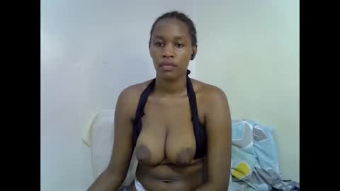 Snapshot of angel_mia5 chatting on 19, 11, 2025 angel_mia5 online show from 19, 11, 2025