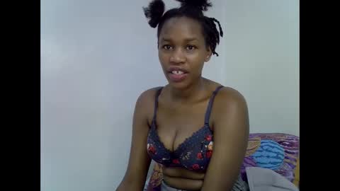 Snapshot of angel_mia5 chatting on 25, 11, 2025 angel_mia5 online show from 25, 11, 2025