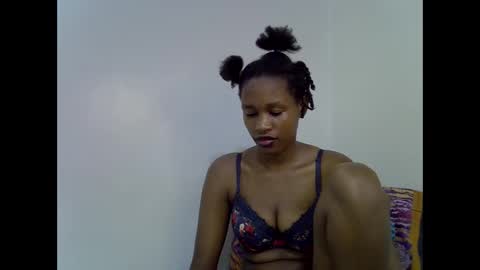 Snapshot of angel_mia5 chatting on 25, 11, 2025 angel_mia5 online show from 25, 11, 2025