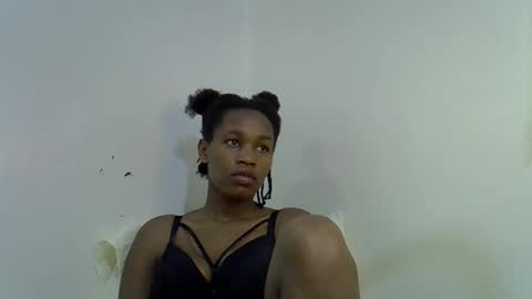 Snapshot of angel_mia5 chatting on 28, 11, 2025 angel_mia5 online show from 28, 11, 2025
