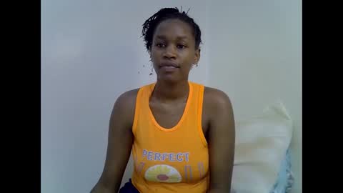 Snapshot of angel_mia5 chatting on 1, 12, 2025 angel_mia5 online show from 1, 12, 2025