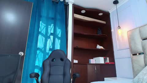 Nicolle  online show from 20, 12, 2024