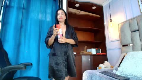 Nicolle  online show from 7, 2, 2025