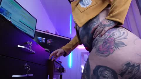 angelacianuro_ online show from 4, 2, 2025
