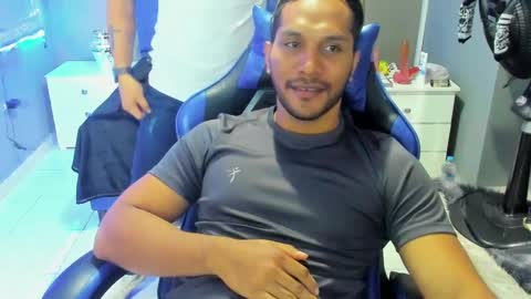 Snapshot of angelandchris chatting on 19, 9, 2025 Angel And Cris online show from 19, 9, 2025