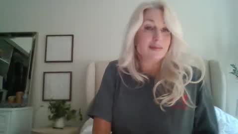 Snapshot of angelart69 chatting on 9, 10, 2025 angelart69 online show from 9, 10, 2025