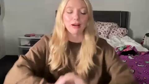 Snapshot of angelgrl444 chatting on 12, 11, 2025 Princess Peach online show from 12, 11, 2025