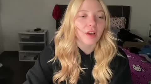 Snapshot of angelgrl444 chatting on 13, 11, 2025 Princess Peach online show from 13, 11, 2025