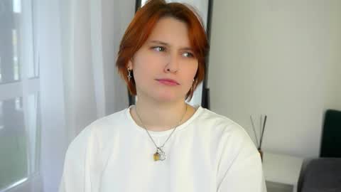 Snapshot of angeliastouffer chatting on 27, 10, 2025 Viola online show from 27, 10, 2025