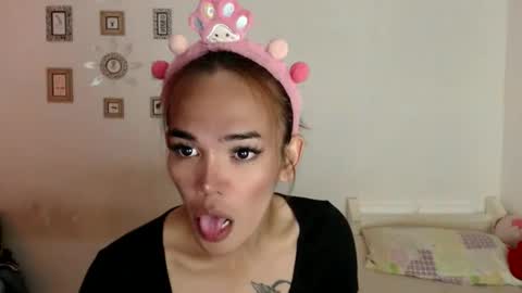 Snapshot of angelic_slutxx chatting on 25, 10, 2025 Yhanna online show from 25, 10, 2025