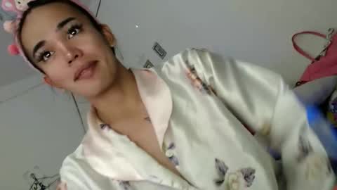 Snapshot of angelic_slutxx chatting on 28, 11, 2025 Yhanna online show from 28, 11, 2025