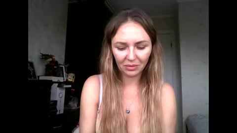 Snapshot of angelinalove28 chatting on 19, 10, 2025 angelinalove28 online show from 19, 10, 2025