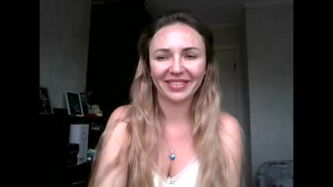 Snapshot of angelinalove28 chatting on 26, 10, 2025 angelinalove28 online show from 26, 10, 2025