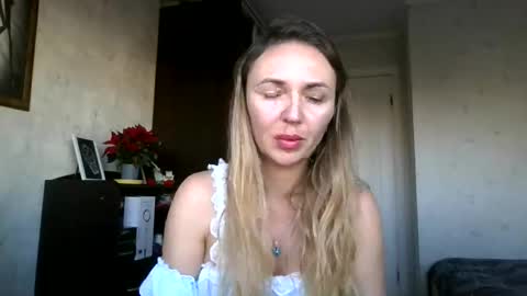 Snapshot of angelinalove28 chatting on 24, 11, 2025 angelinalove28 online show from 24, 11, 2025