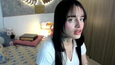 Angeline Smith  online show from 26, 10, 2025