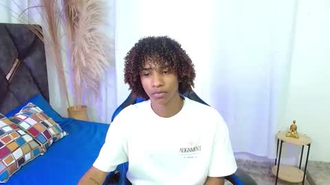 Snapshot of angell18_ chatting on 5, 11, 2025 Angel online show from 5, 11, 2025