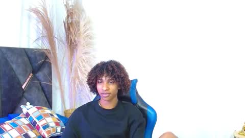 Snapshot of angell18_ chatting on 12, 11, 2025 Angel online show from 12, 11, 2025