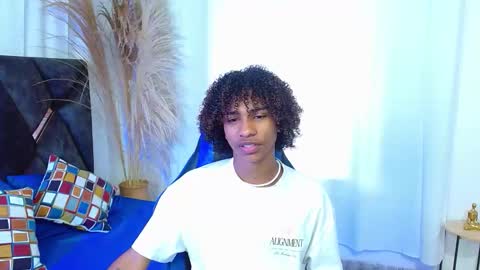 Snapshot of angell18_ chatting on 4, 12, 2025 Angel online show from 4, 12, 2025