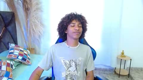 Snapshot of angell18_ chatting on 13, 12, 2025 Angel online show from 13, 12, 2025