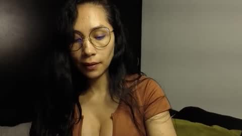 Snapshot of angellaisabella chatting on 28, 10, 2025 ANGELA ISABELLA online show from 28, 10, 2025