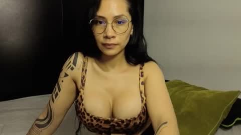 Snapshot of angellaisabella chatting on 28, 10, 2025 ANGELA ISABELLA online show from 28, 10, 2025