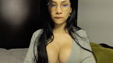 Snapshot of angellaisabella chatting on 7, 11, 2025 ANGELA ISABELLA online show from 7, 11, 2025