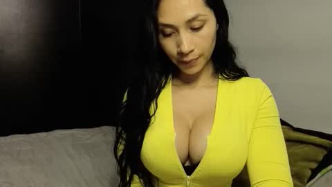 Snapshot of angellaisabella chatting on 8, 11, 2025 ANGELA ISABELLA online show from 8, 11, 2025